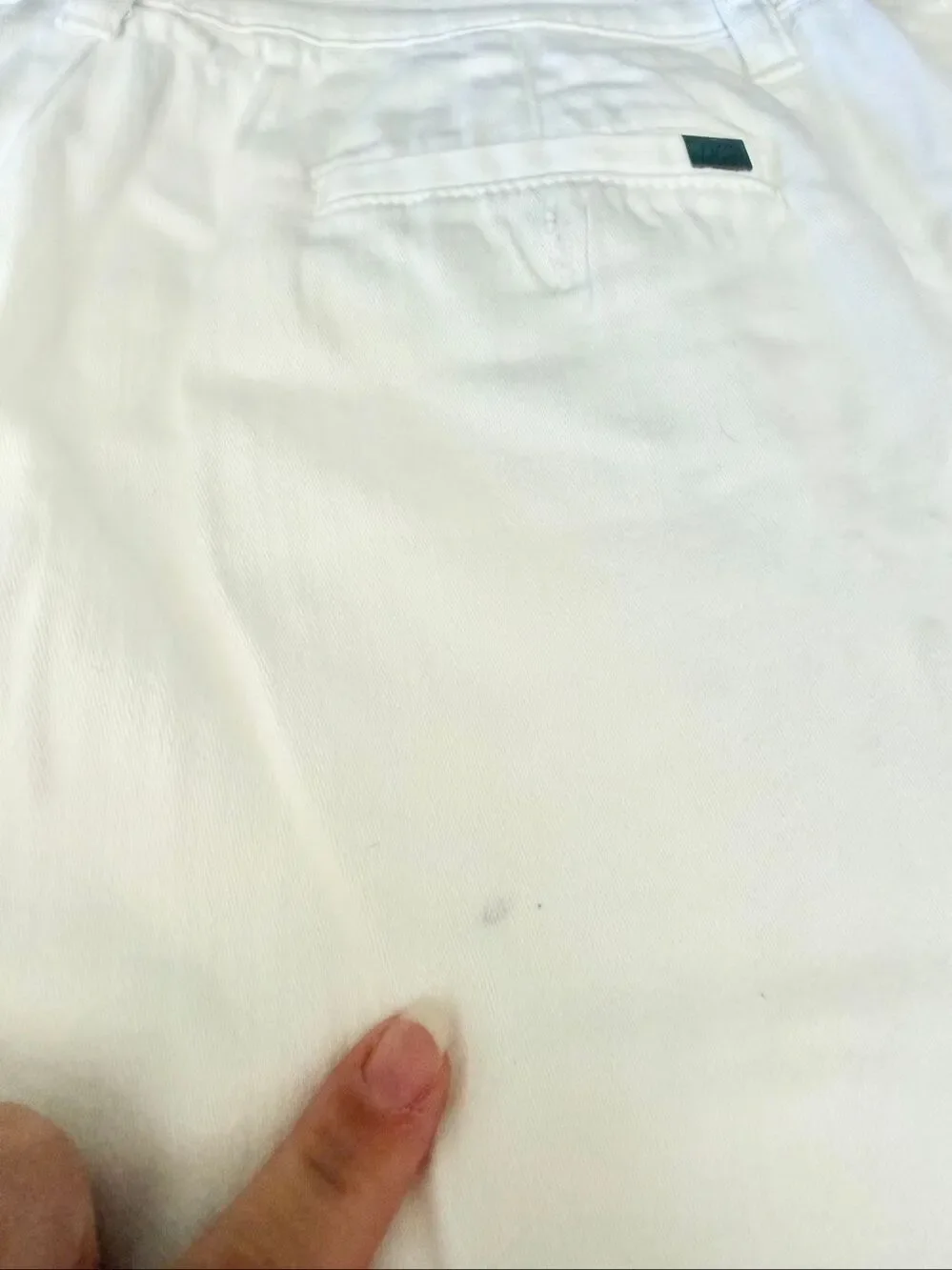 DG by Diane Gilman White Bermuda Walking Shorts Size 4 Cotton Stretch